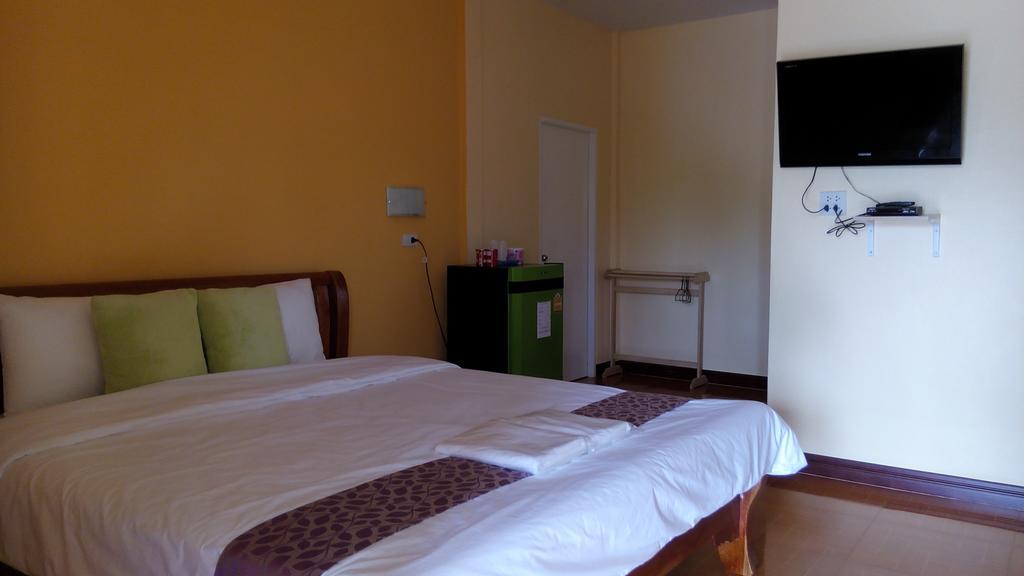 Sangtong Beach Resort Laem Sing Exterior photo