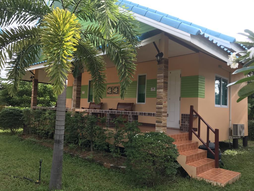 Sangtong Beach Resort Laem Sing Exterior photo
