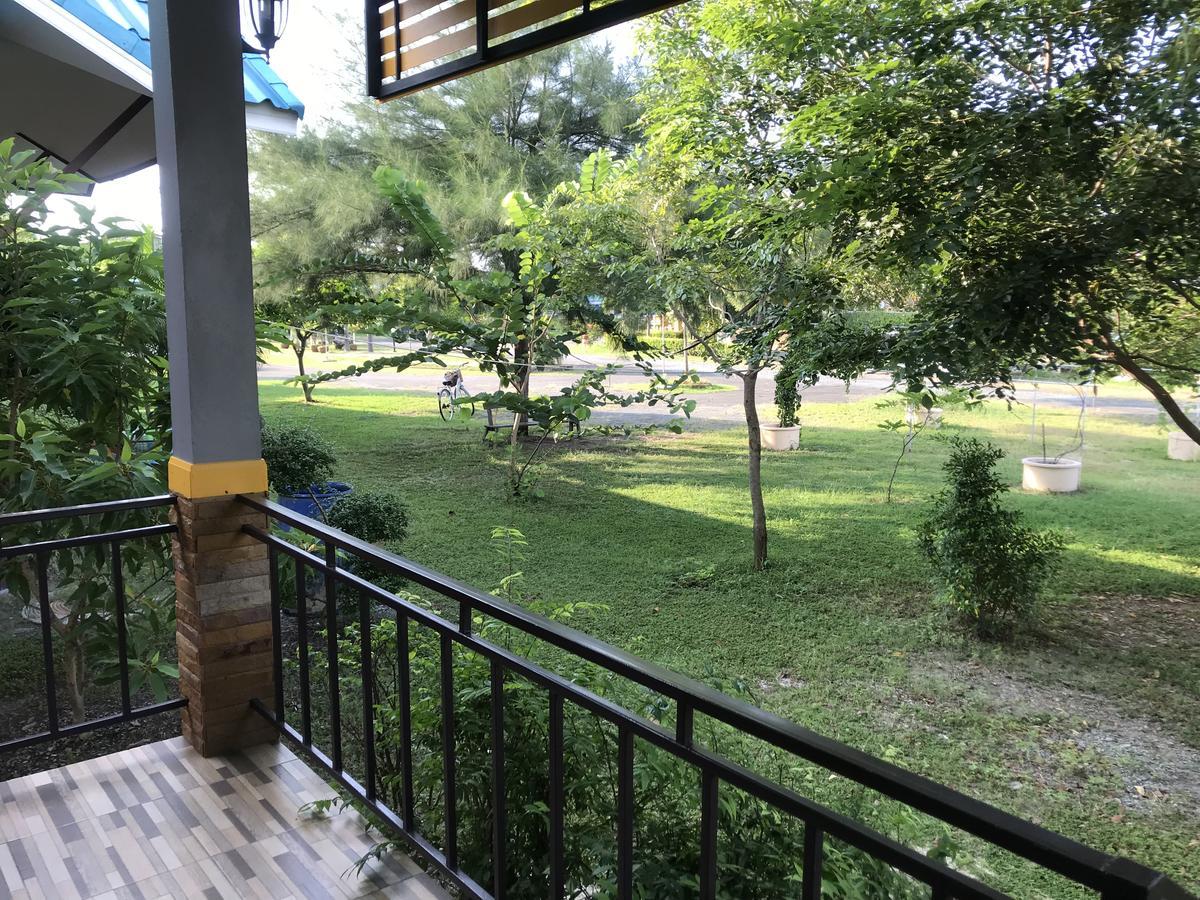 Sangtong Beach Resort Laem Sing Exterior photo