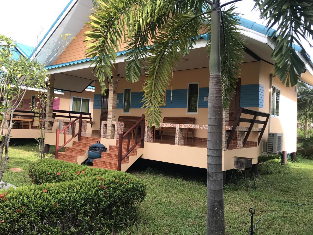 Sangtong Beach Resort Laem Sing Exterior photo