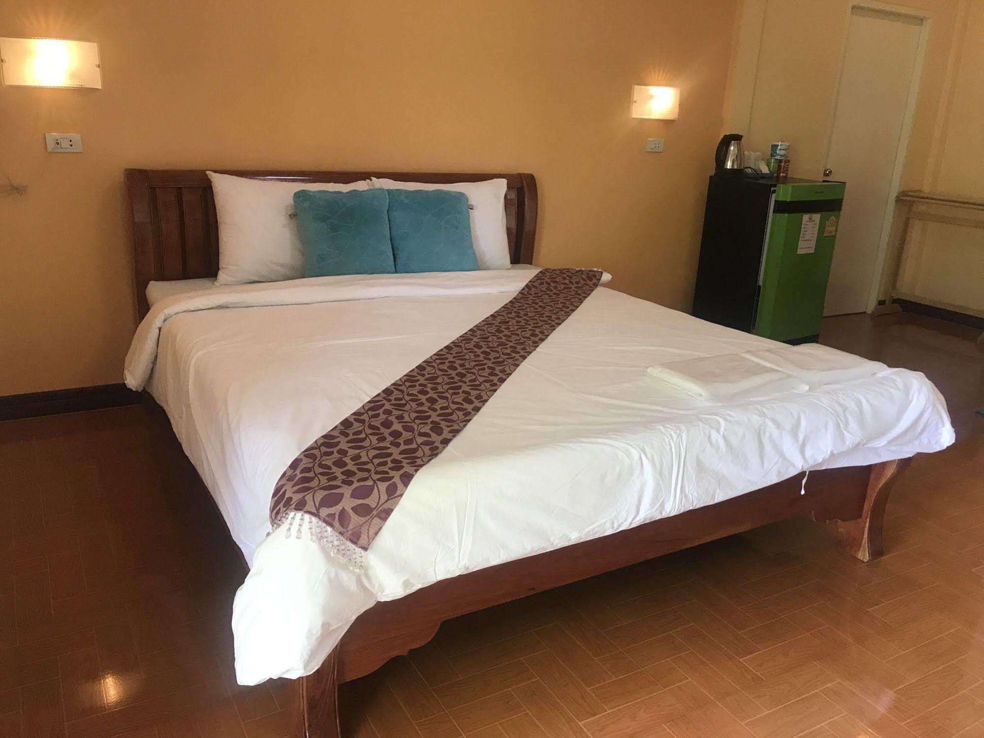 Sangtong Beach Resort Laem Sing Exterior photo