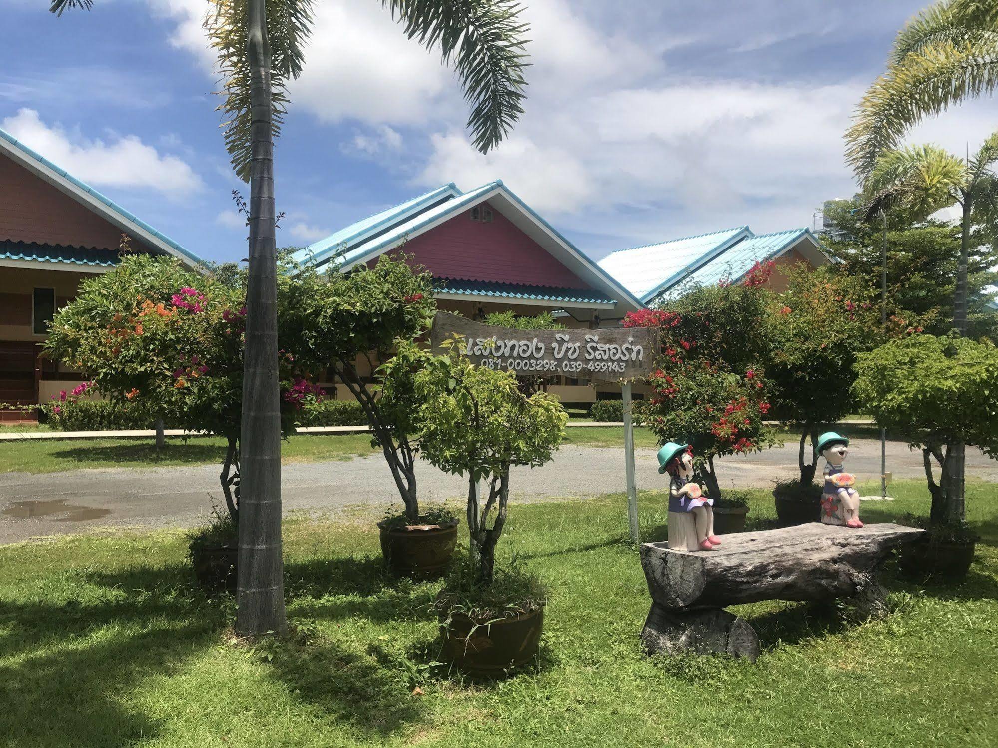 Sangtong Beach Resort Laem Sing Exterior photo