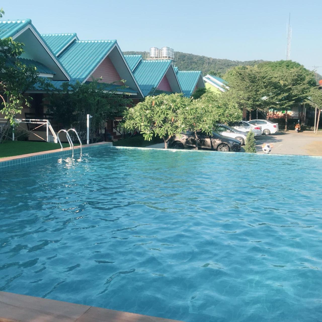 Sangtong Beach Resort Laem Sing Exterior photo